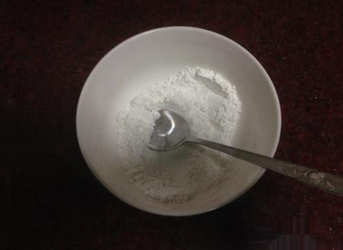 如何在家制作一份美味的甜品?
