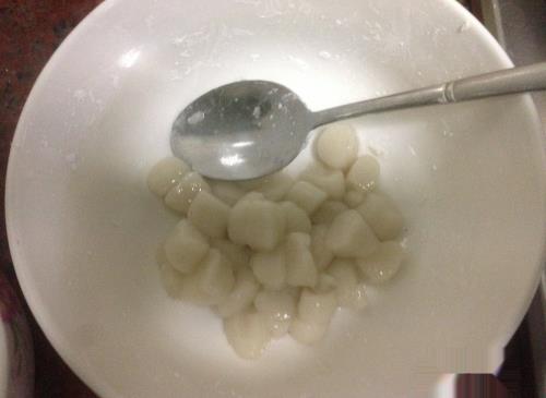 如何在家制作一份美味的甜品?