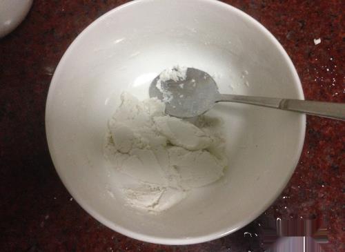 如何在家制作一份美味的甜品?