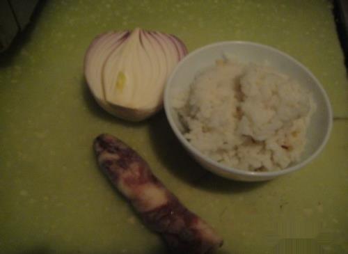 洋葱腊肠炒饭