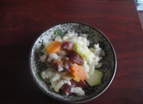 洋葱腊肠炒饭