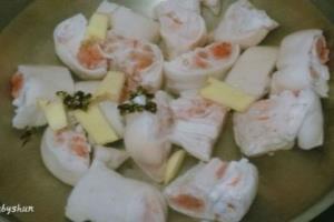 藤椒猪蹄与猪脚面.