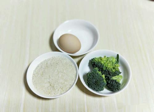 西蓝花蛋黄粥