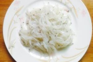 营养美味的银鱼炒鸡蛋.