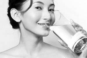 夏季老年人怎么护眼？.