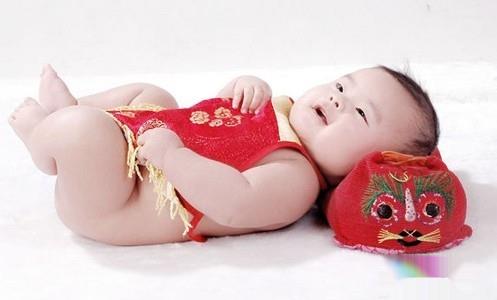 如何护理新生儿的肚脐?