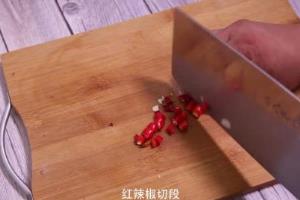 怎么做青椒炒小干鱼.
