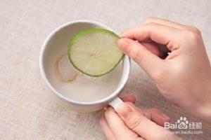 杯子上的茶渍怎么洗掉.