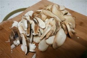 松茸炒青椒的做法.