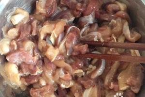 紫甘蓝炒鸡肉的做法.
