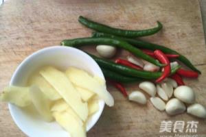 酸辣鸡脚的做法.