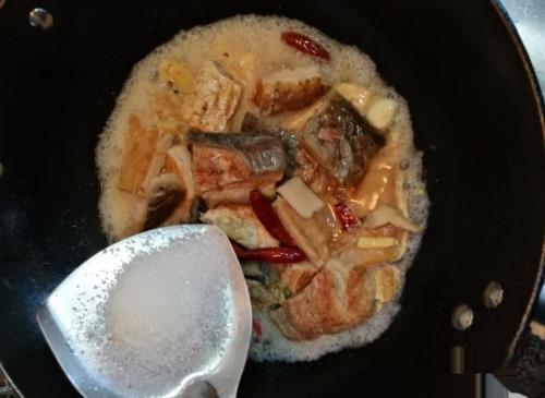 #美食# 红烧腊鱼