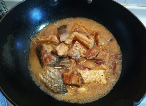 #美食# 红烧腊鱼