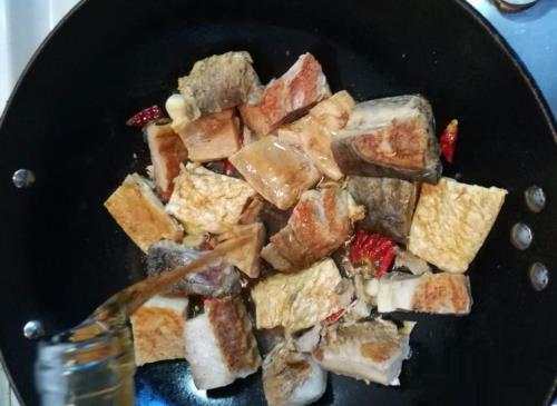 #美食# 红烧腊鱼