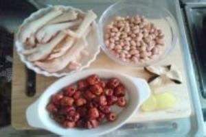 花生红枣鸡脚汤.
