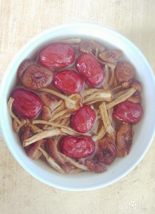 红枣茶树菇骨头汤