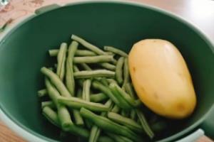 超简单的家常菜—芸豆炖土豆.