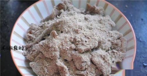 怎么做有胃口的黑麦粉蒸鸡肉