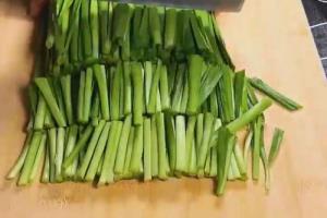怎样做韭菜炒鸡蛋.