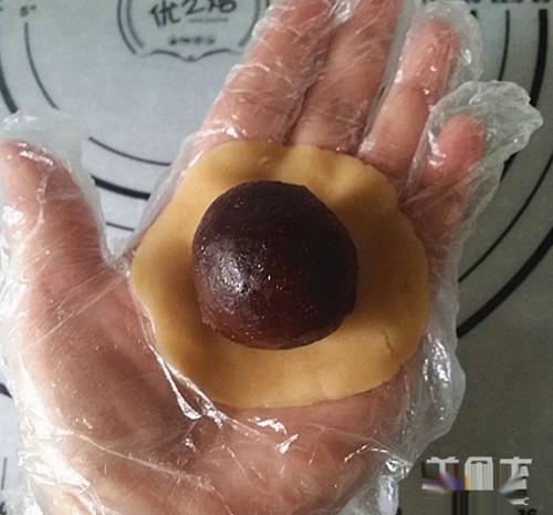 广式蛋黄月饼