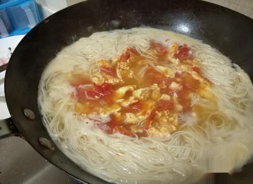 在家做西红柿鸡蛋面怎么做简单又好吃