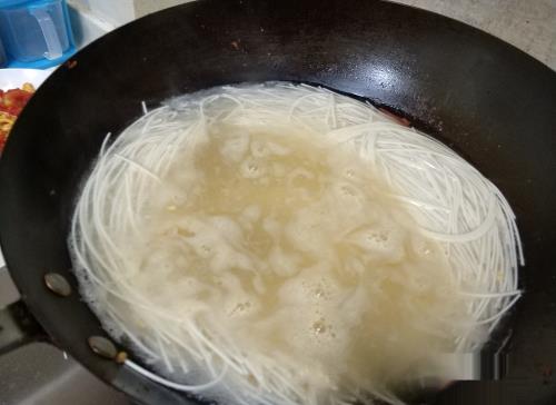 在家做西红柿鸡蛋面怎么做简单又好吃