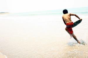 如何玩转沙滩冲浪.