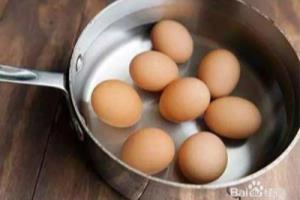 如何轻松剥鸡蛋壳.