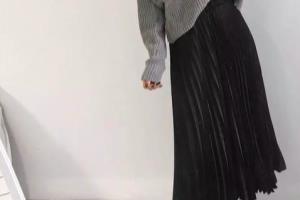 你还在穿厚重的外套过秋天么？赶紧换上针织单品.