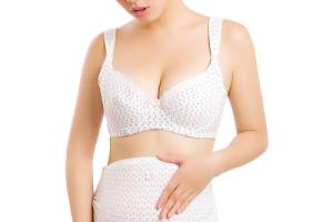 孕妇需要穿戴文胸以免乳房下垂.