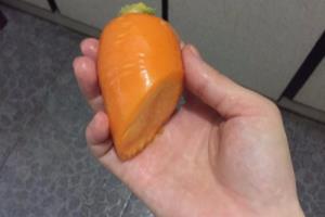 鲜嫩的西葫芦炒红萝卜片.