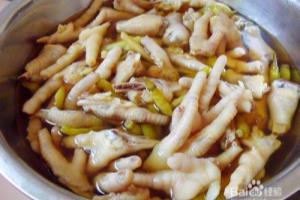 如何做泡椒鸡爪.