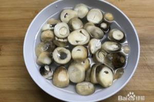 草菇虾仁的做法.