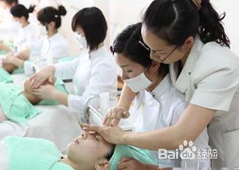如何选择美容美发学校