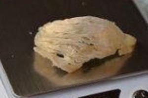 纯手工制作美容食疗木瓜牛奶炖燕窝汤.