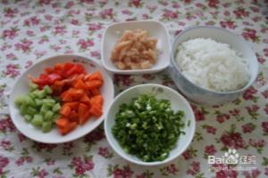 鸡肉炒饭（带点尼泊尔风味的炒饭）.