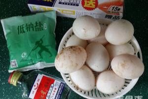 腌油黄咸鸭蛋.