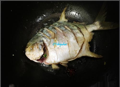 家常菜系蒜葱烧金鲳