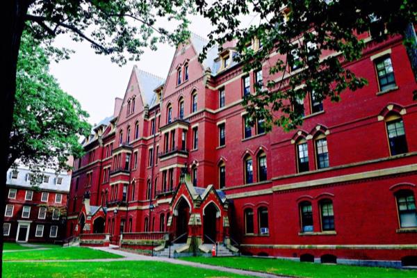 哈佛大学在美国哪个城市,现在疫情如何.