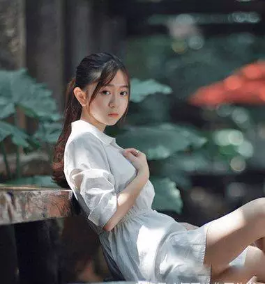 中卷发怎么扎好看图解(8)