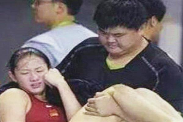 女游泳运动员比赛时来月经怎么办.