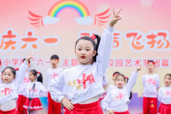 上海清源小学是菜场小区吗.