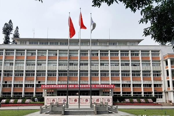 广东华南师范大学属于985还是211.