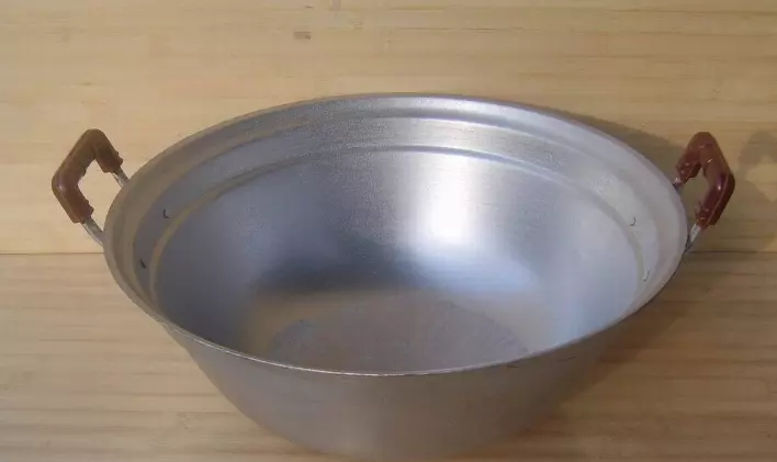 什么铁锅好一点是生铁还是熟铁(6)
