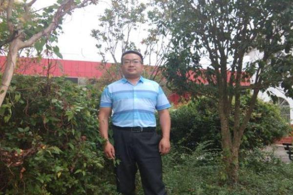 用心教书潜心育人格言.