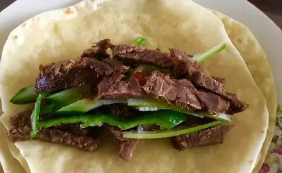 驴肉卷饼是哪里的特产(2)
