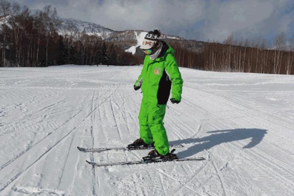 滑雪技巧初学者双板怎么刹车.