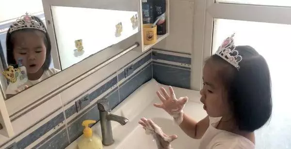 幼儿园洗手儿歌两个好朋友,手碰手(1)