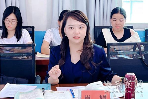 南河镇中学所有的老师.