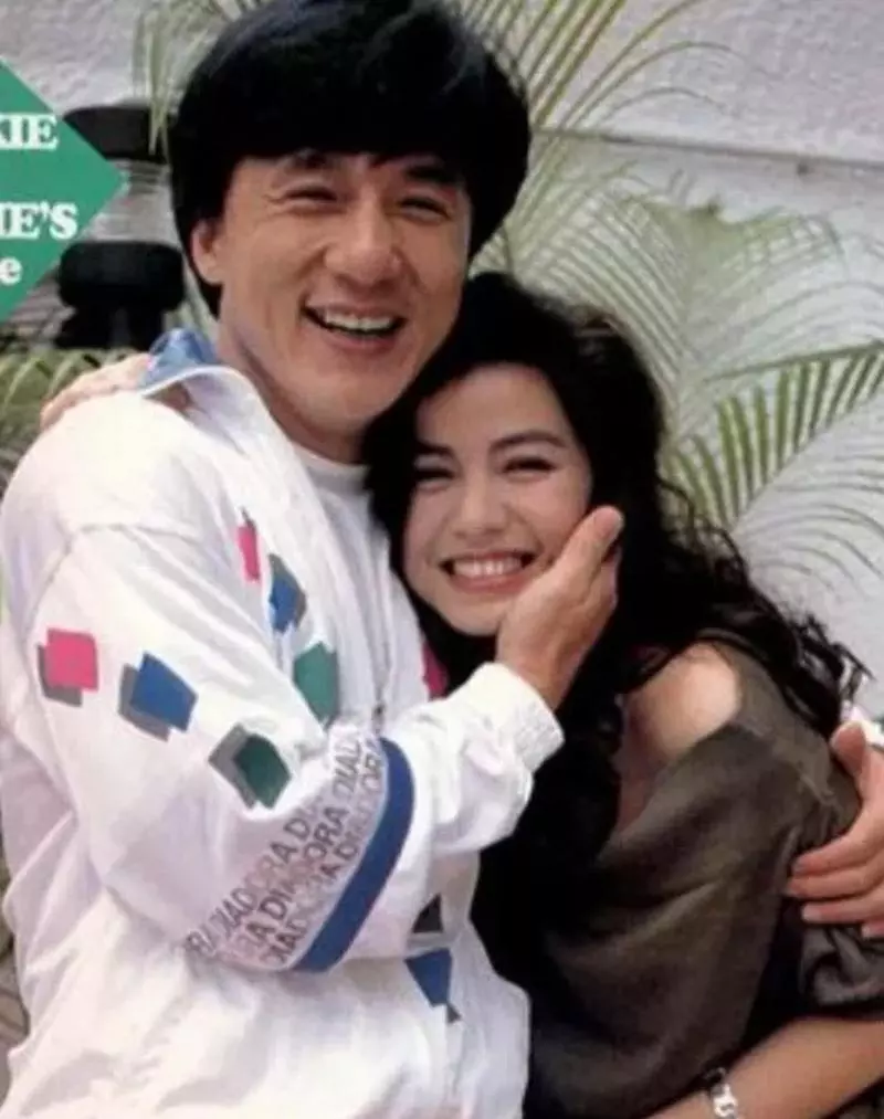 邓丽君和成龙谈过恋爱吗(19)